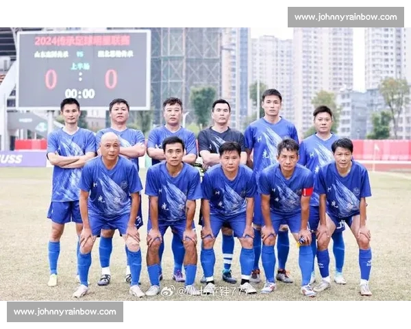 从禁区到巅峰足球前锋的速度意识与致命一击之道成长进化全景解析 从禁区到巅峰足球前锋的速度意识与致命一击之道成长进化全景解析